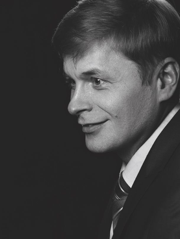 Андрей Исупов, директор кировского филиала «Югории»: <br />
— Я считаю, что дети — смысл всей нашей жизни. Это то, что приносит радость, объединяет и связывает поколения. Мы для своих родителей являемся смыслом их жизни, наши дети — смысл нашей жизни. Из поколения в поколение родители передают детям накопленные духовные ценности, семейные традиции, и это продолжается веками. Мы все отдаем детям, они взамен дарят нам свою позитивную энергию и вдохновляют на новые подвиги. А существовать ради самого себя — значит быть ничем, как говорил американский психолог Беррес Скиннер.