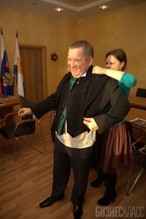 «Мертвые души».<br />
<br />
В роли Павла Ивановича Чичикова — Олег Гвызин, руководитель Управления Федерального казначейства по Кировской области.